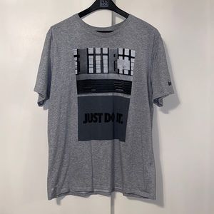 NIKE T-SHIRT